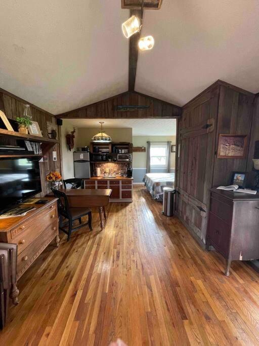 Bourbon Trail Cabin On The Farm Lawrenceburg Exterior foto